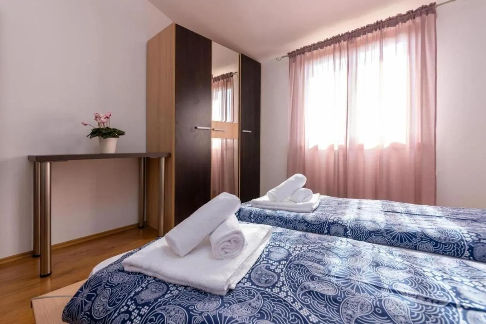 Villa Mia & Iva For 6 Plus 2 People Near Porec With Private Pool & Kids Playground - Pet Friendly 크로아티아