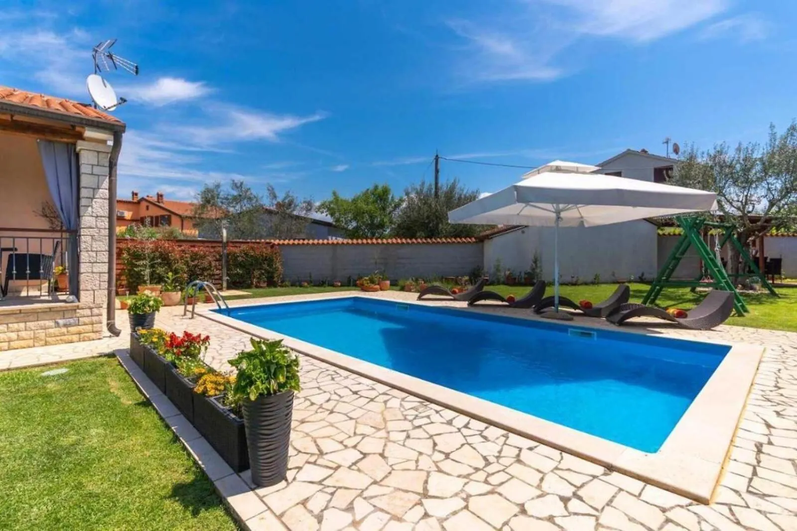 Villa Mia & Iva For 6 Plus 2 People Near Porec With Private Pool & Kids Playground - Pet Friendly