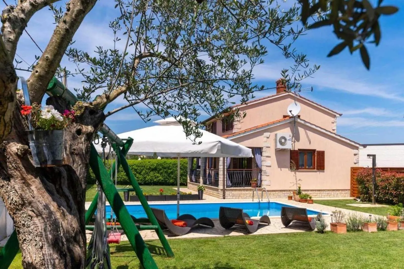 Villa Mia & Iva For 6 Plus 2 People Near Porec With Private Pool & Kids Playground - Pet Friendly