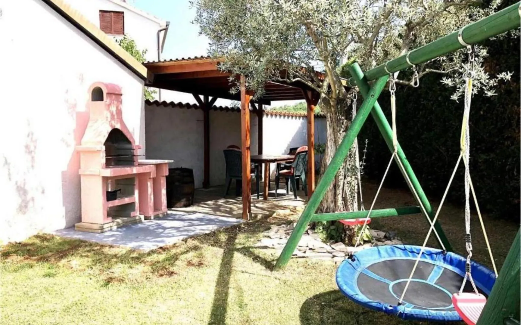 Villa Mia & Iva For 6 Plus 2 People Near Porec With Private Pool & Kids Playground - Pet Friendly